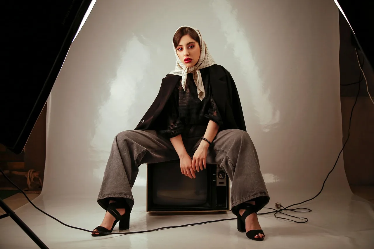 woman, beauty, fashion, makeup, glamour, beautiful, pretty, attractive, girl, female, pose, model, portrait, style, studio, woman, fashion, fashion, fashion, fashion, fashion, girl, girl, model, model, studio, studio. FTC ad rules for portrait photography business operations
