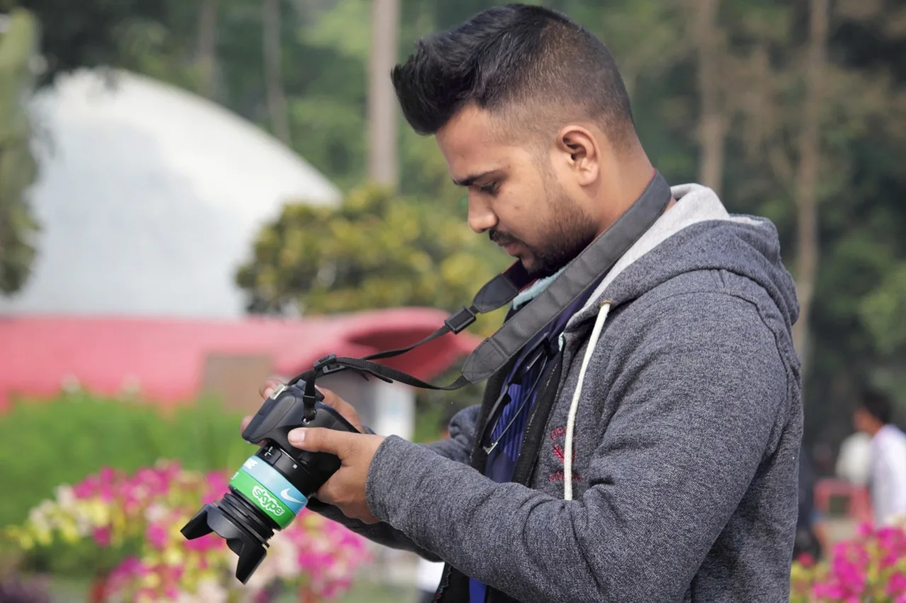 man, camera, photographer, dslr, slr, digital camera, photography, male photographer, portrait. How to keep portrait photography orders on time: stage times, buffers and proofing deadlines