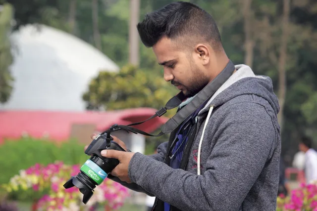 man, camera, photographer, dslr, slr, digital camera, photography, male photographer, portrait. How to keep portrait photography orders on time: stage times, buffers and proofing deadlines